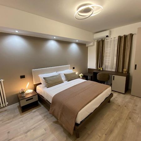 Hotel Plaza Ungheria Palermo Bagian luar foto