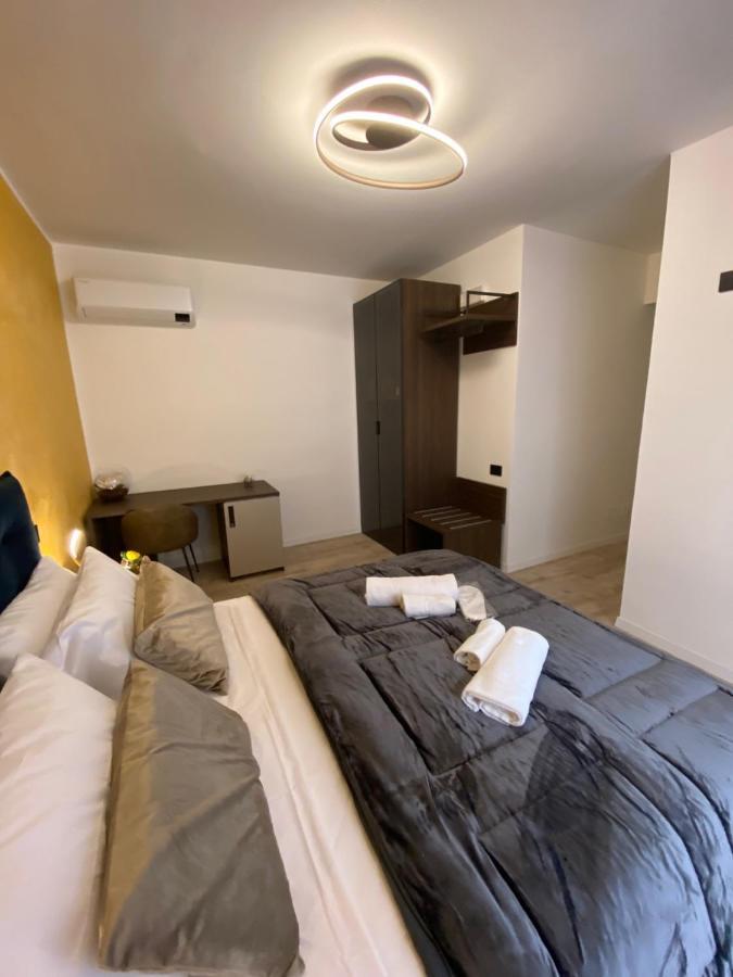 Hotel Plaza Ungheria Palermo Bagian luar foto