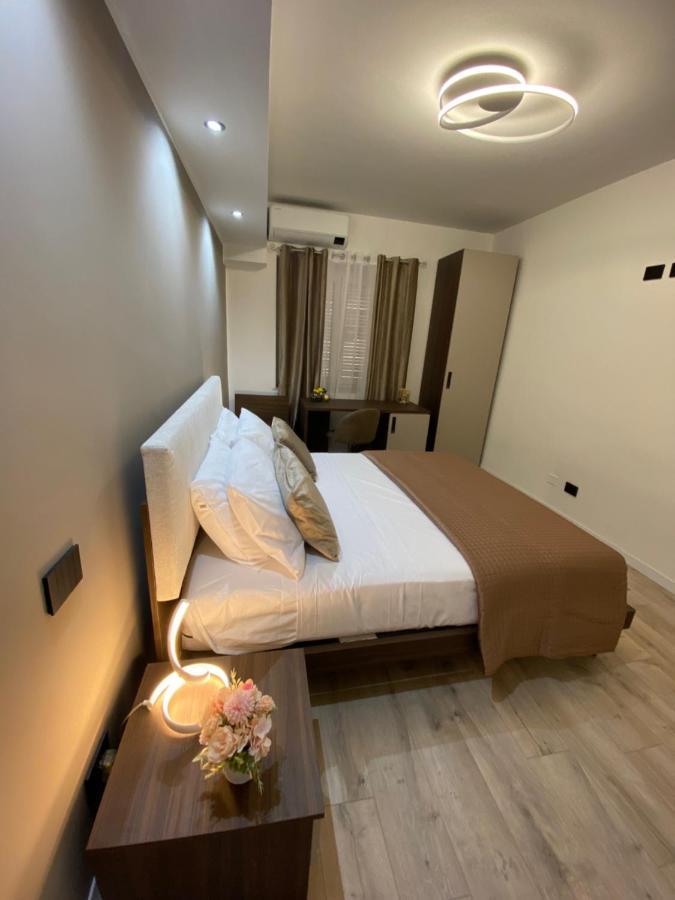 Hotel Plaza Ungheria Palermo Bagian luar foto