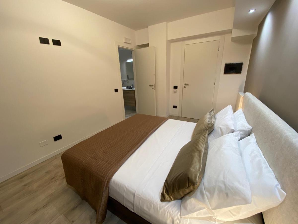 Hotel Plaza Ungheria Palermo Bagian luar foto