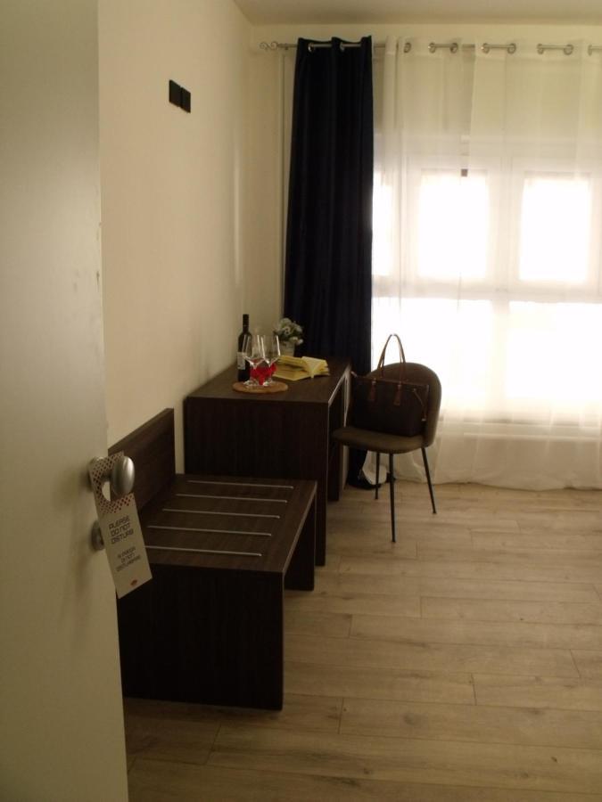 Hotel Plaza Ungheria Palermo Bagian luar foto