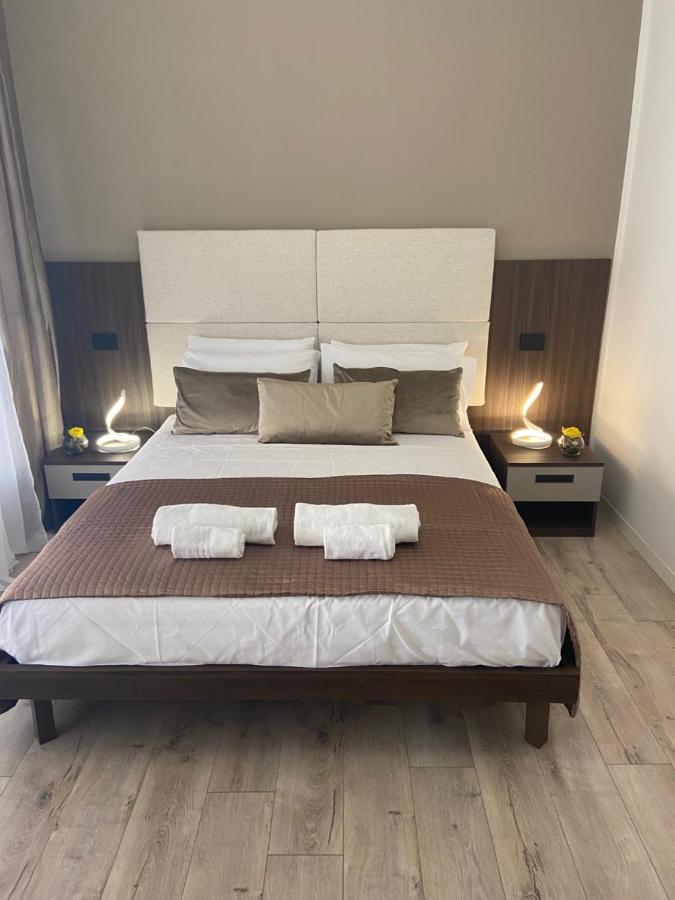 Hotel Plaza Ungheria Palermo Bagian luar foto