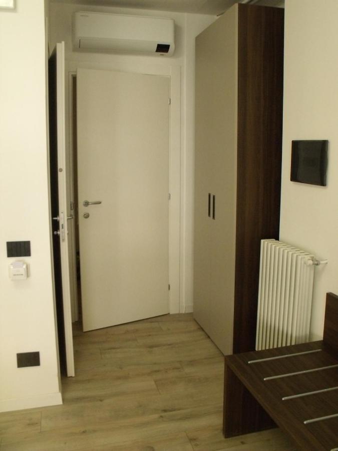 Hotel Plaza Ungheria Palermo Bagian luar foto