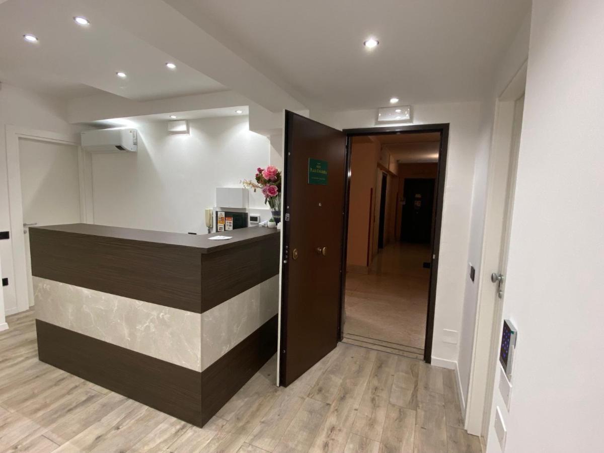 Hotel Plaza Ungheria Palermo Bagian luar foto